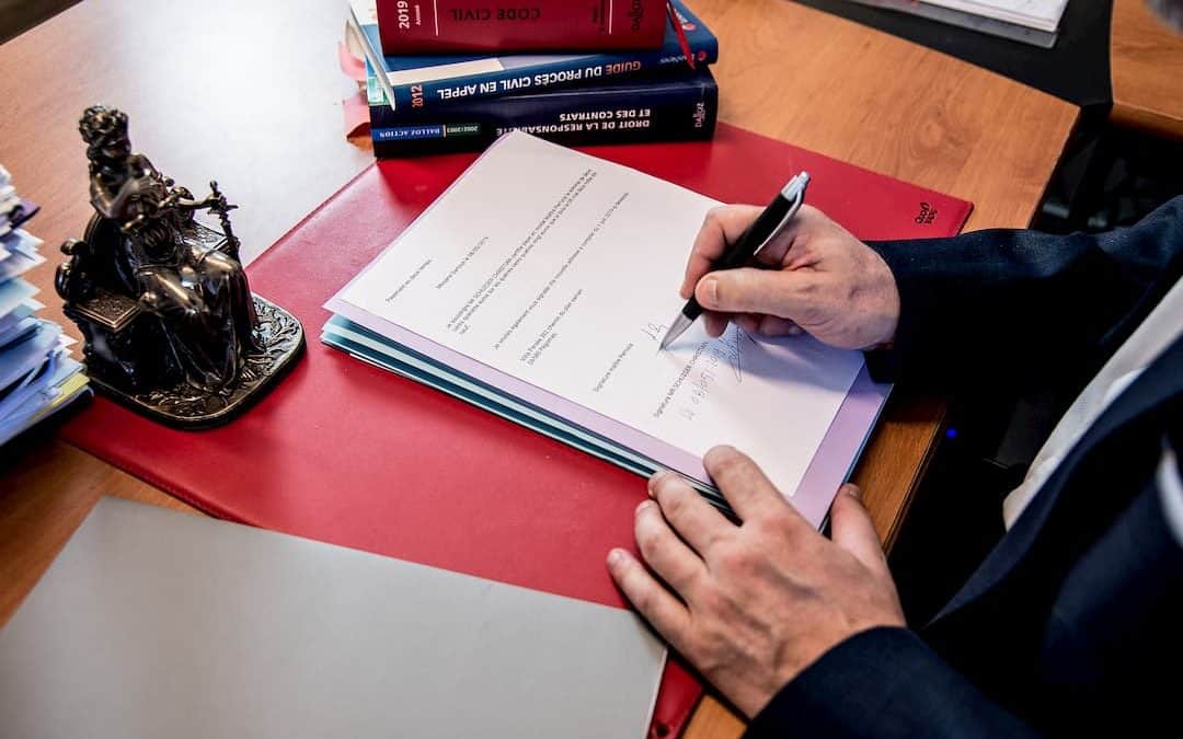 Rendez-vous au cabinet de Maître Perucca